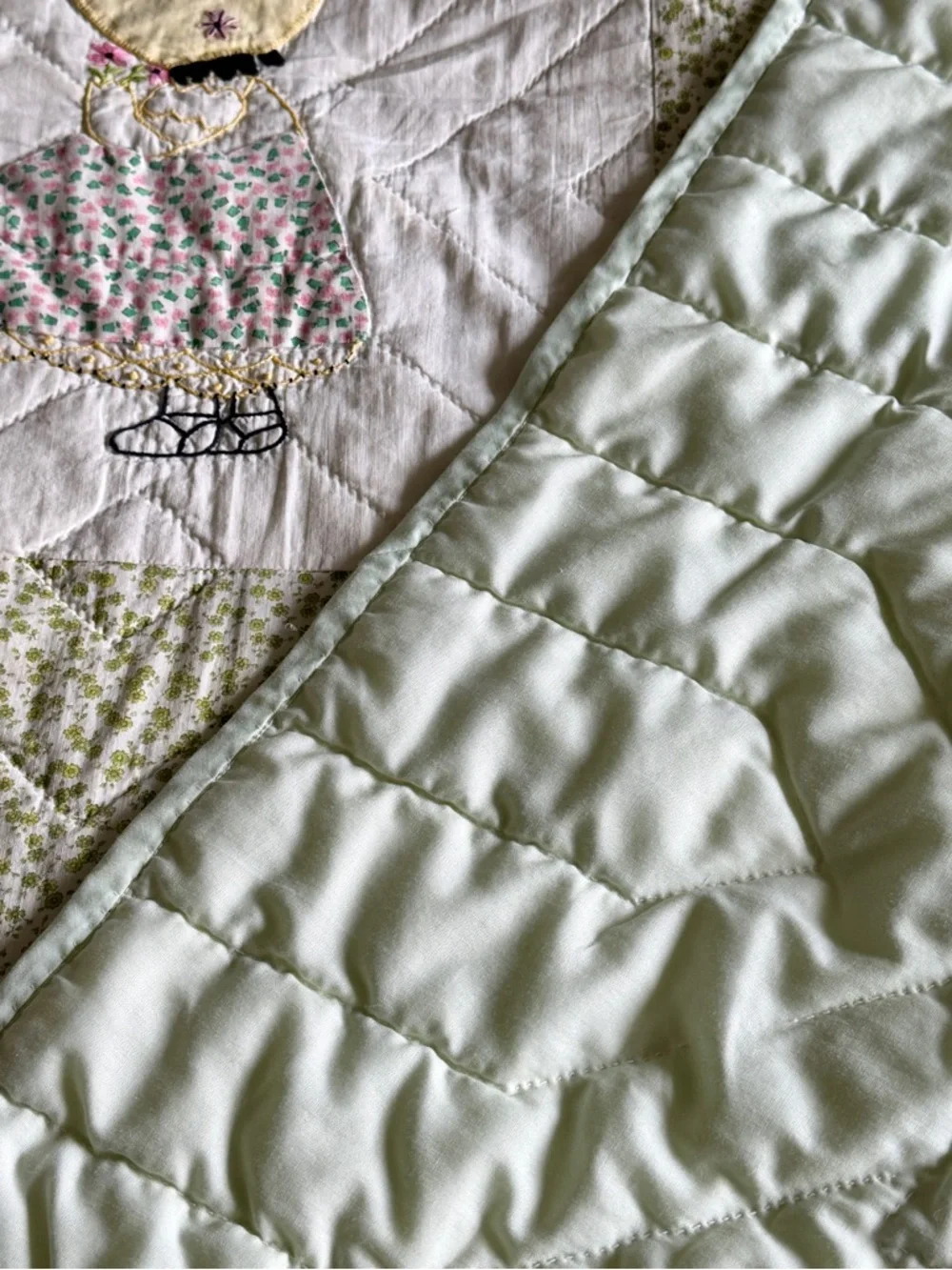 Sun‎ Bonnet Sue Vintage Patchwork & Applique Quilt Hand Made 1939 - 1970 84x74”